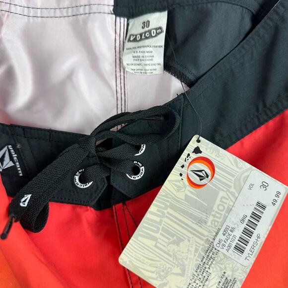 Volcom Men’s Size 30 Fade Board Shorts No Stretch - Picture 5 of 9